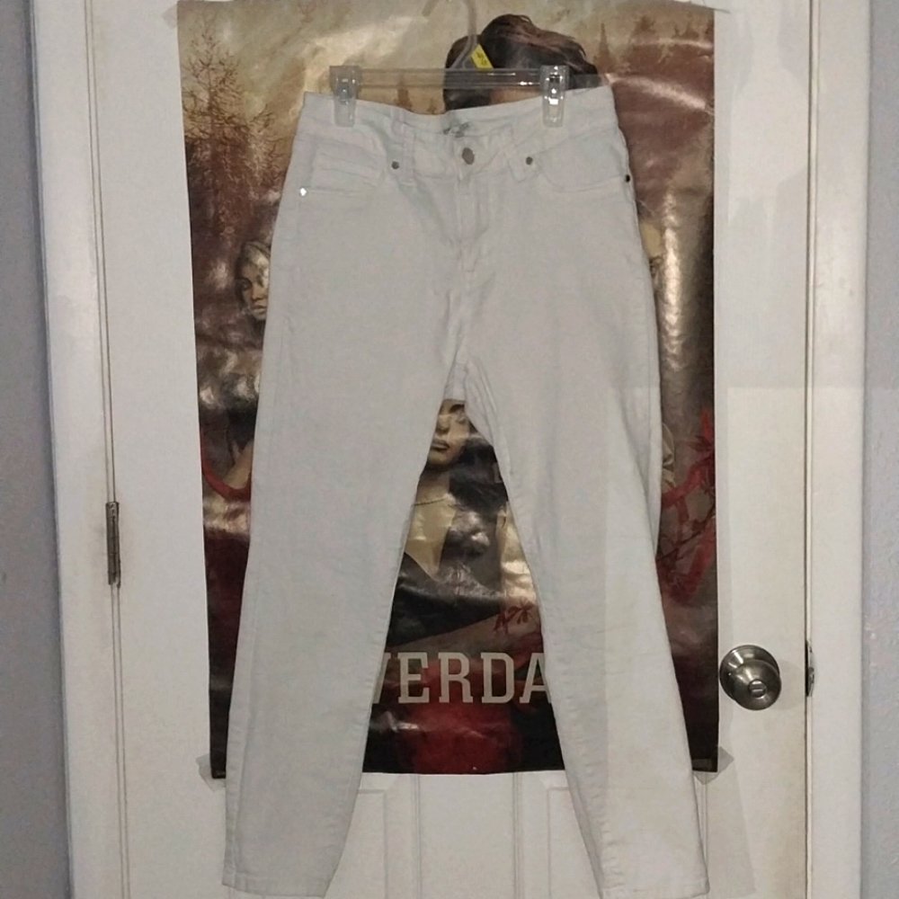 WHITE SKINNY JEANS